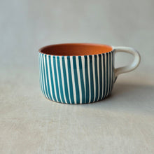 Load image into Gallery viewer, Tasse breit gestreift petrol