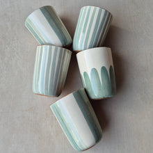 Load image into Gallery viewer, Espressobecher gestreift zweifarbig eukalyptus