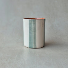 Load image into Gallery viewer, Kaffeebecher zweifarbig gestreift eukalyptus