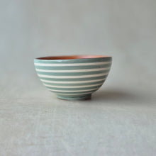 Load image into Gallery viewer, Tapasbowl geringelt eukalyptus