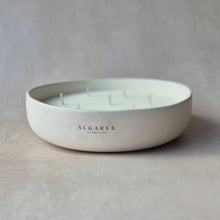 Load image into Gallery viewer, Grosse Kerze aus Sojawachs in Keramikschale