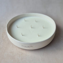 Load image into Gallery viewer, Grosse Kerze aus Sojawachs in Keramikschale