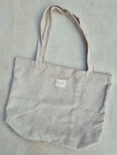 Load image into Gallery viewer, Grosse Tasche aus softem Cord toffee