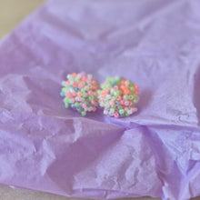 Load image into Gallery viewer, Ohrstecker PomPom pastell