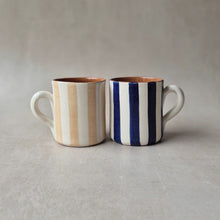 Load image into Gallery viewer, Tasse hoch breit gestreift beige