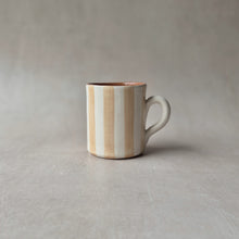 Load image into Gallery viewer, Tasse hoch breit gestreift beige