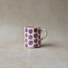 Load image into Gallery viewer, Tasse hoch Punkte lila