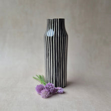 Charger l'image dans la galerie, Garrafa gestreift schwarz