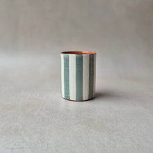 Load image into Gallery viewer, Kaffeebecher breit gestreift eukalyptus