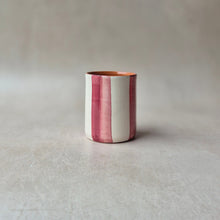 Load image into Gallery viewer, Kaffeebecher zweifarbig gestreift vinho