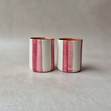 Load image into Gallery viewer, Kaffeebecher zweifarbig gestreift vinho