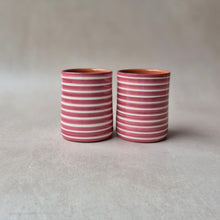 Load image into Gallery viewer, Kaffeebecher geringelt vinho