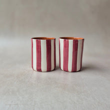 Load image into Gallery viewer, Kaffeebecher breit gestreift vinho