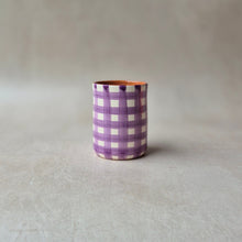 Load image into Gallery viewer, Kaffeebecher breit kariert lila