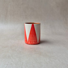 Load image into Gallery viewer, Kaffeebecher Dreiecke rot