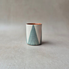 Load image into Gallery viewer, Kaffeebecher Dreiecke eukalyptus