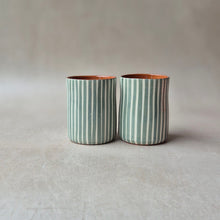 Charger l'image dans la galerie, Kaffeebecher gestreift eukalyptus