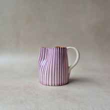 Load image into Gallery viewer, Mini-Krug gestreift lila