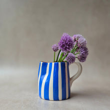 Load image into Gallery viewer, Mini-Krug breit gestreift blau