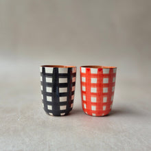 Load image into Gallery viewer, Espressobecher breit kariert rot