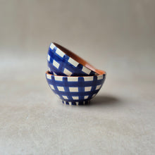 Load image into Gallery viewer, Tapasbowl breit kariert marineblau