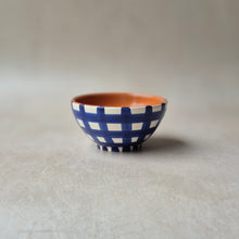 Load image into Gallery viewer, Tapasbowl breit kariert marineblau