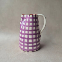 Load image into Gallery viewer, Maxi-Krug 1.5 l breit kariert lila