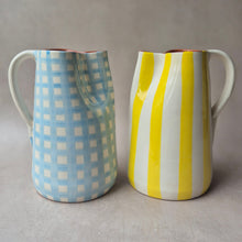 Load image into Gallery viewer, Maxi-Krug 1.5 l breit gestreift zitrone