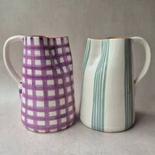 Load image into Gallery viewer, Maxi-Krug 1.5 l breit kariert lila