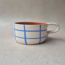 Load image into Gallery viewer, Tasse breit kariert blau