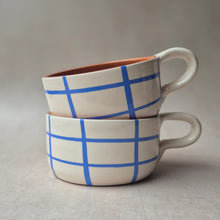 Load image into Gallery viewer, Tasse breit kariert blau