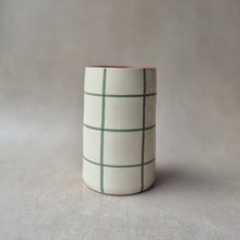 Load image into Gallery viewer, Gerade Vase kariert eukalyptus