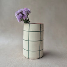 Load image into Gallery viewer, Gerade Vase kariert eukalyptus