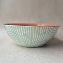 Charger l'image dans la galerie, Salatschüssel gestreift mint