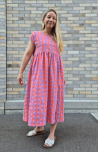 Lade das Bild in den Galerie-Viewer, The Sun Dress coral lilac