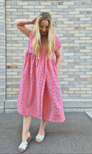 Lade das Bild in den Galerie-Viewer, The Sun Dress coral lilac