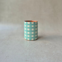 Load image into Gallery viewer, Kaffeebecher breit kariert tropical