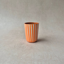 Lade das Bild in den Galerie-Viewer, Espressobecher gestreift orange