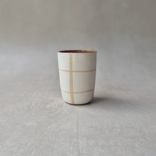 Load image into Gallery viewer, Espressobecher kariert beige
