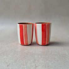Load image into Gallery viewer, Espressobecher gestreift zweifarbig rot