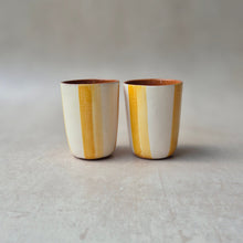 Load image into Gallery viewer, Espressobecher gestreift zweifarbig ocker