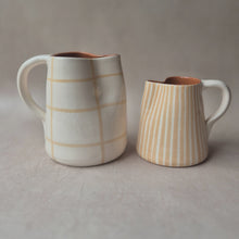 Load image into Gallery viewer, Krug 0.6 l kariert beige