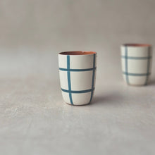 Load image into Gallery viewer, Espressobecher kariert petrol