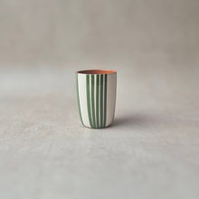 Load image into Gallery viewer, Espressobecher gruppiert gestreift grün