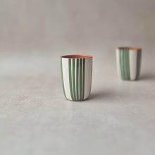 Load image into Gallery viewer, Espressobecher gruppiert gestreift grün