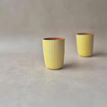 Load image into Gallery viewer, Espressobecher gestreift zitrone