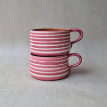 Load image into Gallery viewer, Tasse breit geringelt rosa