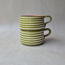 Load image into Gallery viewer, Tasse breit geringelt pistache