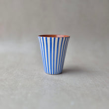 Load image into Gallery viewer, Latte-Becher gestreift blau