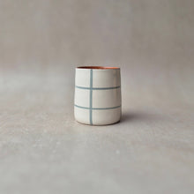 Load image into Gallery viewer, Kaffeebecher kariert eukalyptus